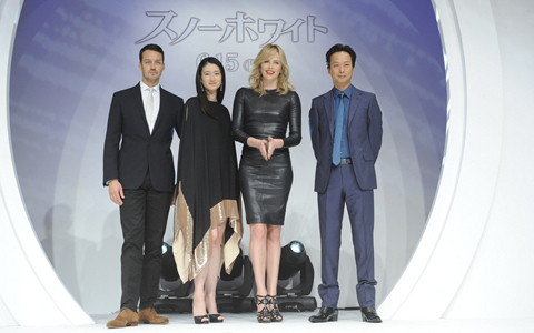 美の女王が初対面！小雪×シャーリーズ・セロンレッドカーペット