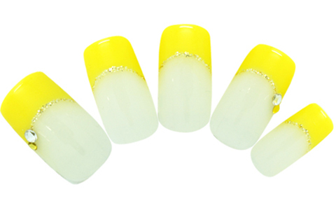 夏気分を上げるイエローフレンチ