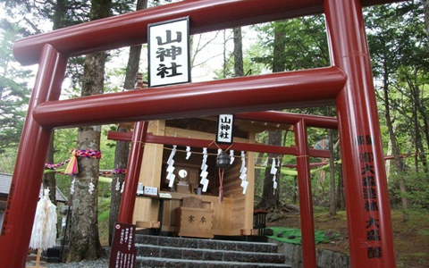 金運を上げながら花火で厄落としを　新屋山神社