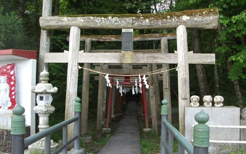 金運を上げながら花火で厄落としを　新屋山神社