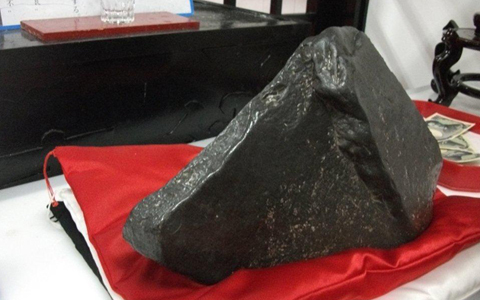 金運を上げながら花火で厄落としを　新屋山神社