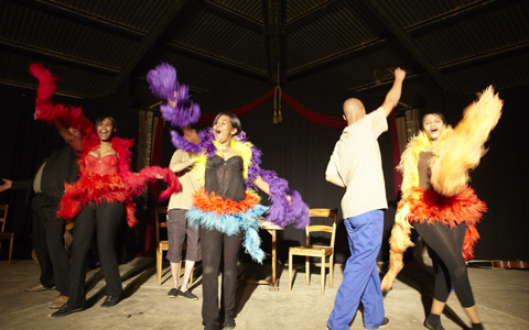 「地球の贈り物に出会う」南アフリカの旅（2） “世界一"　モードなトリに会いに行く！