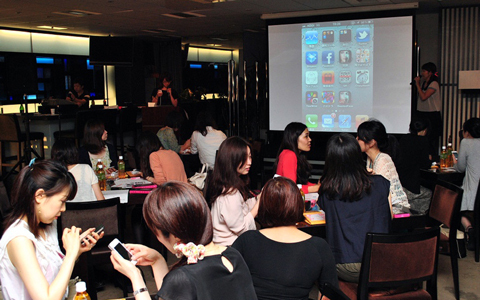 iPhone女子部がいろはを伝授！「購入を視野に入れています」と喜びの声