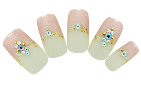 ピンクにオーロラが映えるネイル　オーロラローズ