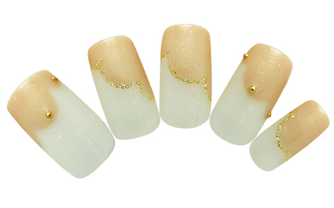 上品ネイル　スカラップ