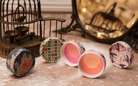 インコがモチーフのかわいいカラーパウダーが、ポール＆ジョーから登場