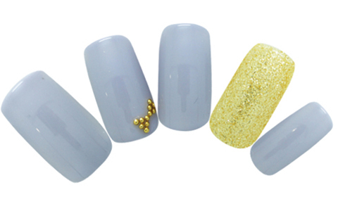 1本を際立たせてポイントを　ポップネイル