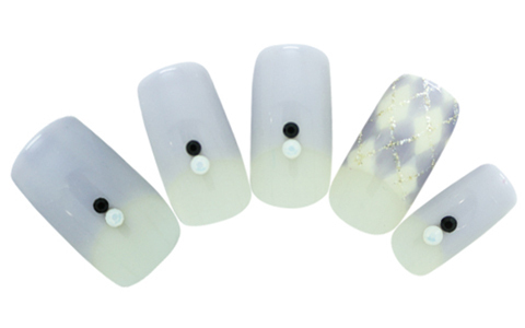 知的な個性派ネイル　マニッシュギンガム