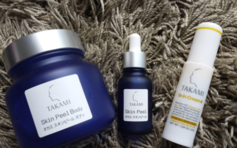 夏の顔やボディをツルツルにするアイテムって？