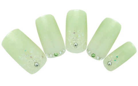 爽やかハートのネイル　グリーンティアラ