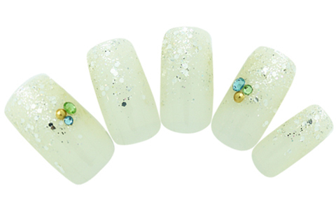 ネイルから涼しい風を感じて　ラメグラデーション