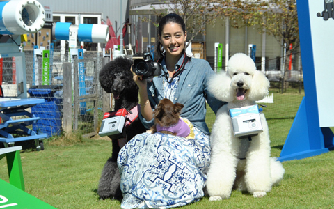 愛犬ジザベルちゃんを被写体に！森泉が撮影会に参加