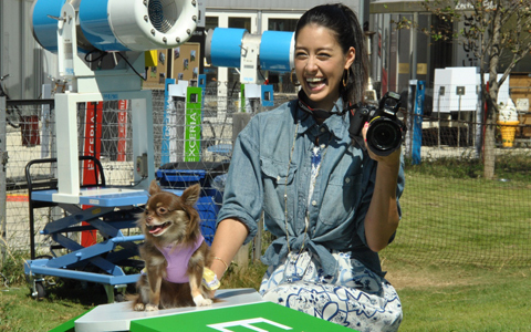 愛犬ジザベルちゃんを被写体に！森泉が撮影会に参加