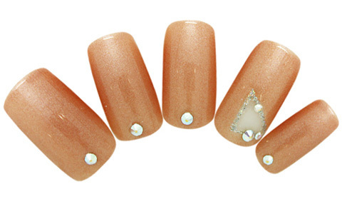 ポイントの薬指をチャーミングに　トライアングル