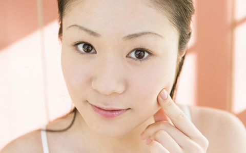 0円美容！ここを押すだけで目が大きくなるって知ってた？