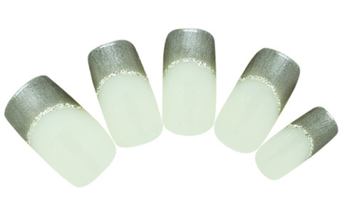 カラーにレア感あり　メタルフレンチ