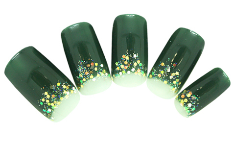 渋色＋キラキラの秋ネイル　シャンパンミリタリー