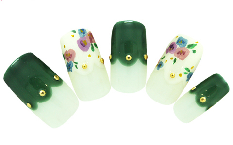 秋服がもっと可愛くなるネイル　ミリタリーフラワー