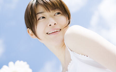 肌あれ・ニキビがないと肌年齢は●歳変わる？～働き女子たちの驚きニキビ事情とは