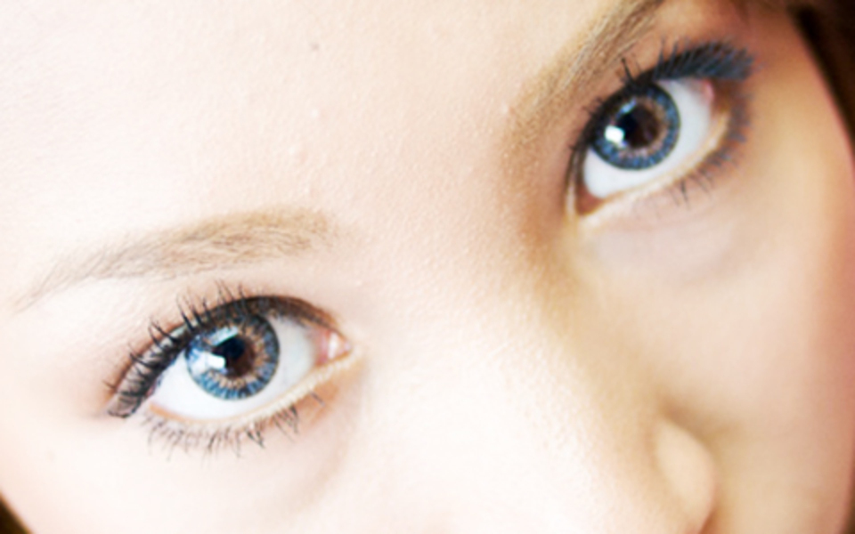 ここを押すだけ 目のクマを改善して若々しくなれるってホント サマリ ウーマンエキサイト 1 3