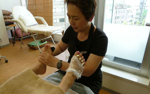 女子として当然のケアすべき●●！　パーツケアサロンで女をアゲて【足裏編】