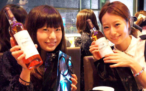 競馬場で女子会?! 豪華な料理と、落ち着いた雰囲気で リッチな体験を！