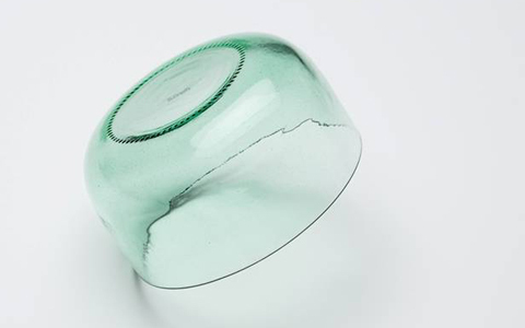 コカ・コーラの役目を終えたボトルが、テーブルウエアに！？