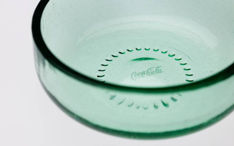 コカ・コーラの役目を終えたボトルが、テーブルウエアに！？