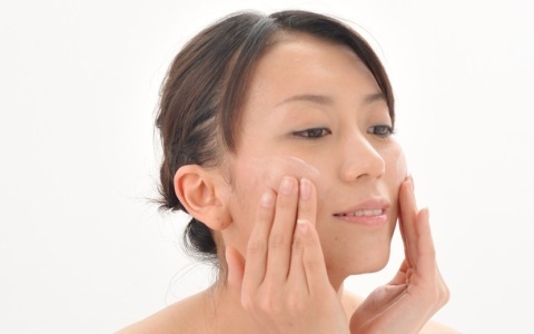 秋冬の乾燥を乗り切る　潤いもっちり肌になるための保湿ケア