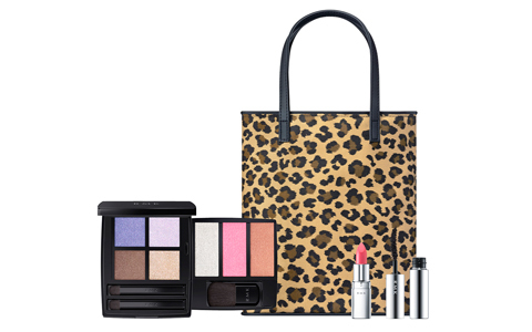 クリスマス限定カラーのスペシャルパレットと、ギフトにも最適なボディキットがRMKから登場