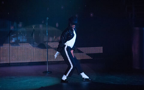 マイケル・ジャクソンの名曲とダンスが凝縮「スリラーライブ」が見たくなる魅力５つ 後編