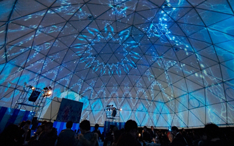 ラブなネイルで入場料半額!? デザイン＆アートの祭典が大盛況