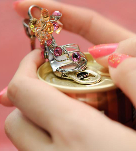 アクセサリーとしても楽しみたい！新潟・燕三条の職人技による逸品、美しきプルタブオープナー