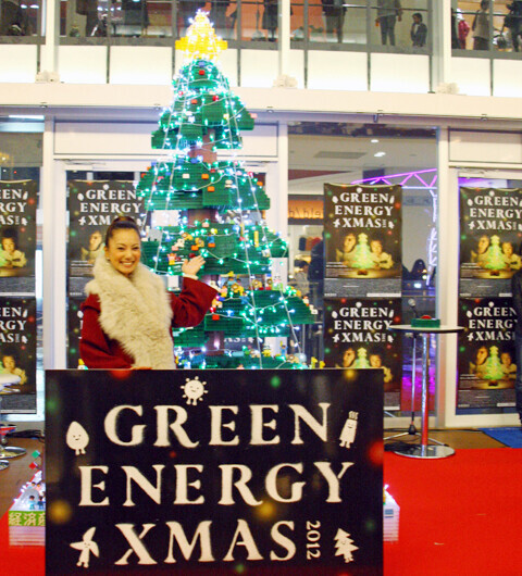 三船美佳、ブロックツリー点灯式でクリーンエネルギーの大切さ訴える！クリスマスは家族で