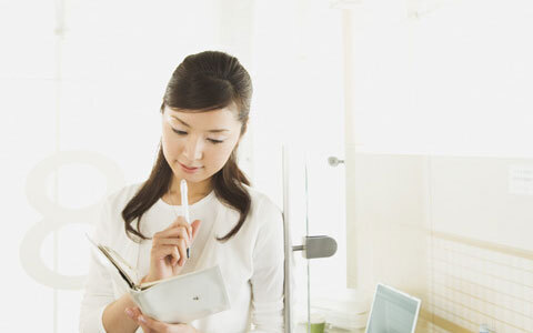 年下男性を惹きつける女性がしている事とは？！