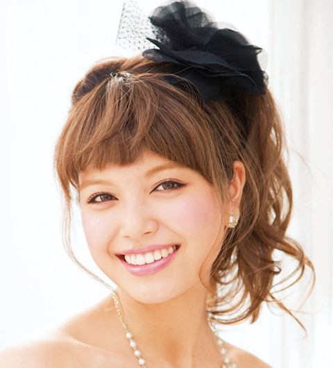 クリスマス気分を盛り上げる！　今チェックすべき、自分でできるパーティヘアアレンジ