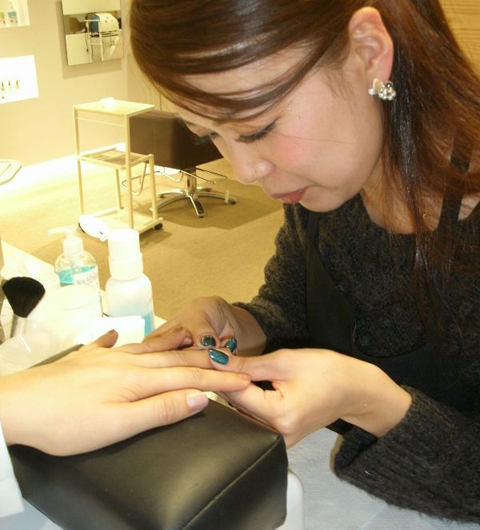 指先の美人度　ラグジュアリー度アップのコツ！　イベントネイル