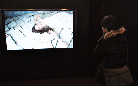 驚異の映像美！　映像革命の究極的4Kテレビで長澤まさみ、真木よう子らの写真展開催