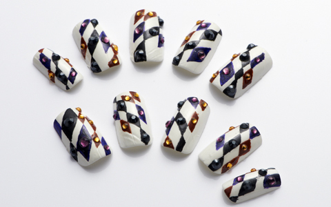 和テイストのモダンなクールネイル