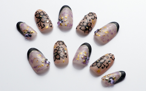 桜色の大人キュートなフレンチネイル