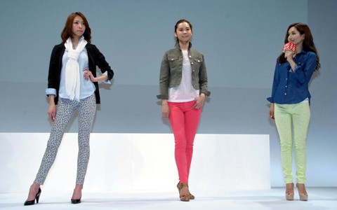 ユニクロの新作ボトムス着こなしを､カリスマ・スタイリスト亀恭子が伝授