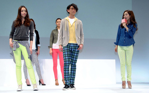 ユニクロの新作ボトムス着こなしを､カリスマ・スタイリスト亀恭子が伝授