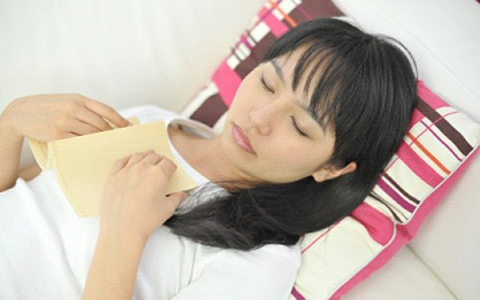 睡眠不足で女性ホルモンが減少!?　「眠活」のための生活改善3つ