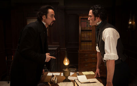 『推理作家ポー 最期の5日間』インタビュー、ルーク・エヴァンスが警視に挑戦　