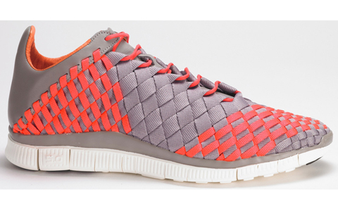 アクティブ女子に人気！　裸足感覚のシューズとは