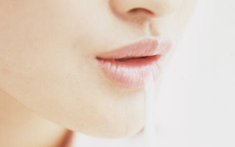 ガサガサ唇をしっかりケアしてうるうるリップに