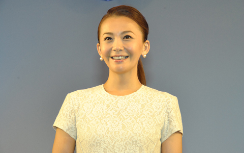 華原朋美「変えられない過去をバネに」復帰、第1弾シングル初ライブで号泣