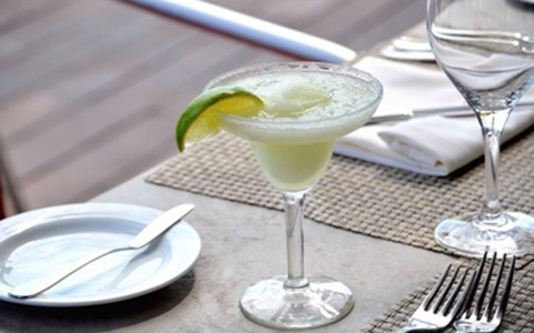 飲み会が多い季節に、二日酔いをケアする方法とは