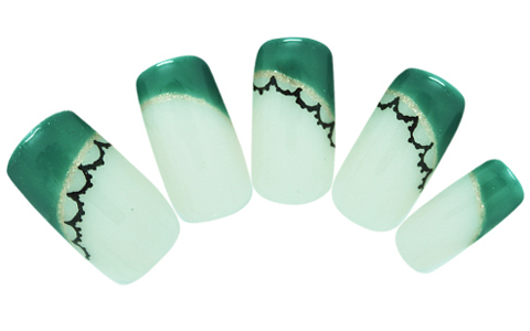 ダークなグリーンとゴールドのラインのクラシカルネイル