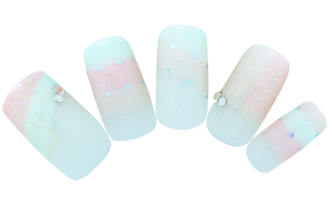 淡い色のパステルなボーダーのシークレットフラワーネイル